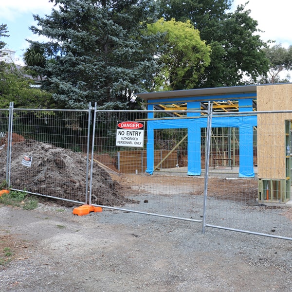 do you deliver and install temporary fencing and what's the cost for this in Stumpy Point NC